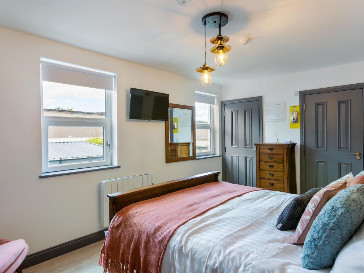 Macs Townhouse Dungarvan 던가반 외부 사진