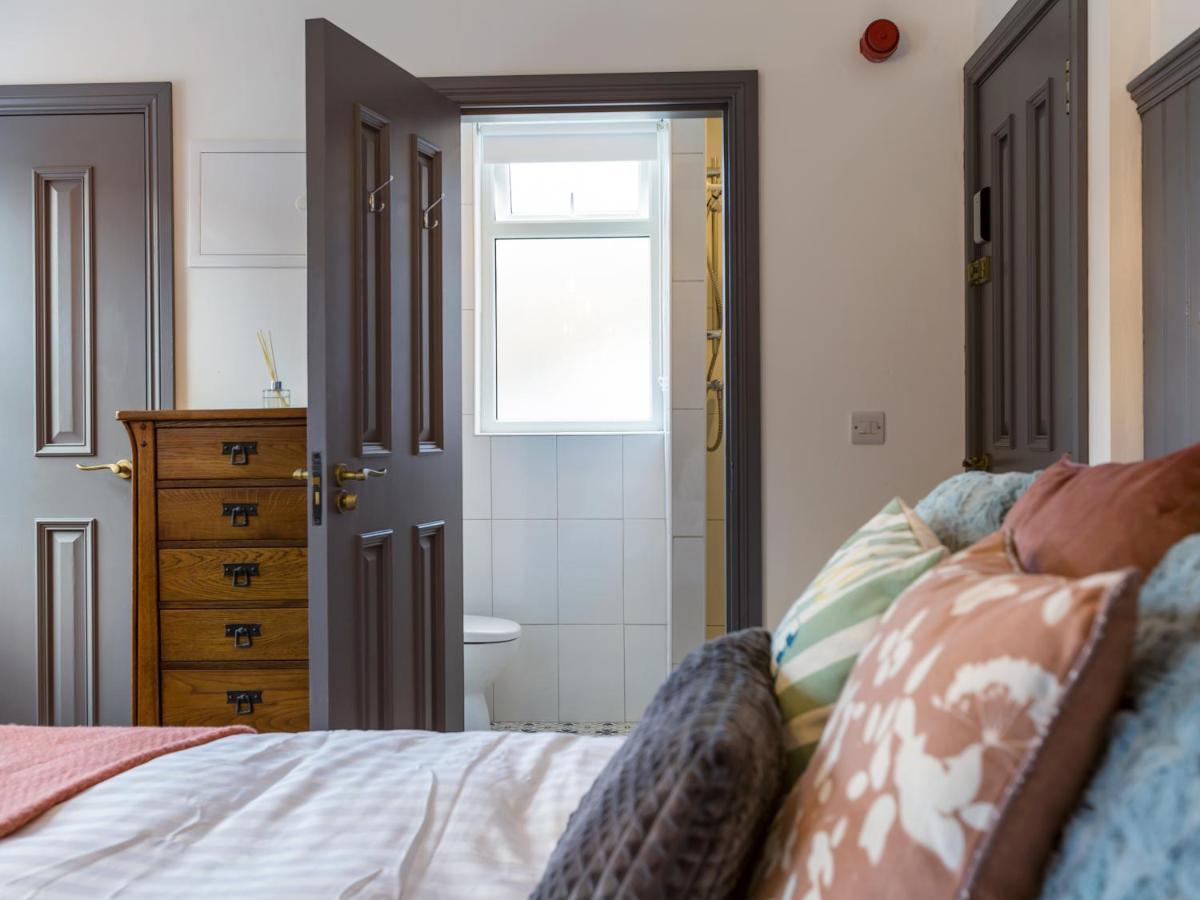 Macs Townhouse Dungarvan 던가반 외부 사진
