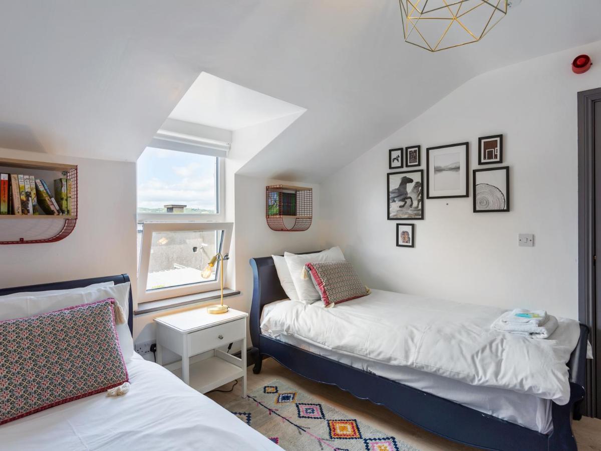 Macs Townhouse Dungarvan 던가반 외부 사진