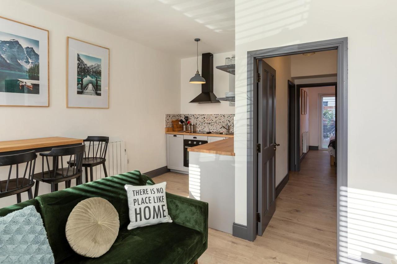 Macs Townhouse Dungarvan 던가반 외부 사진